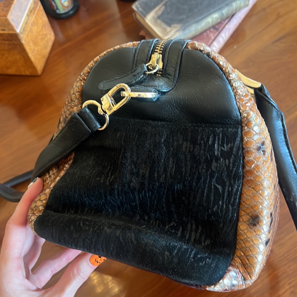 Kelly Wynne Authentic Snakeskin Purse - Picture 4 of 14